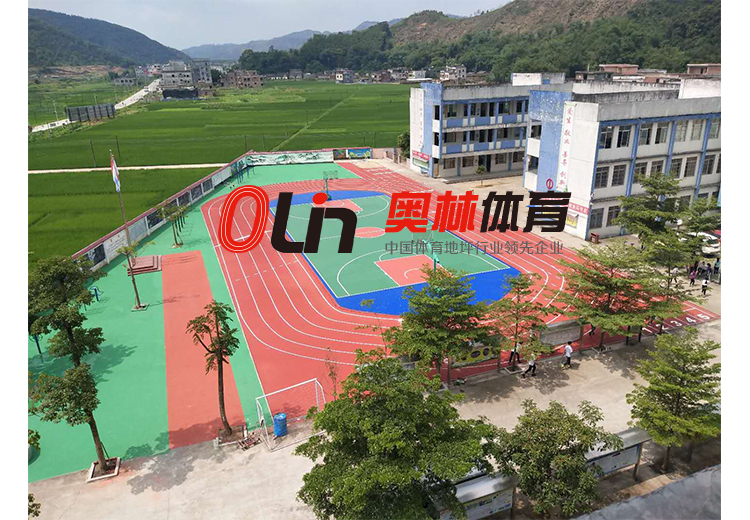 湖南省怀集市蓝钟小学运动场